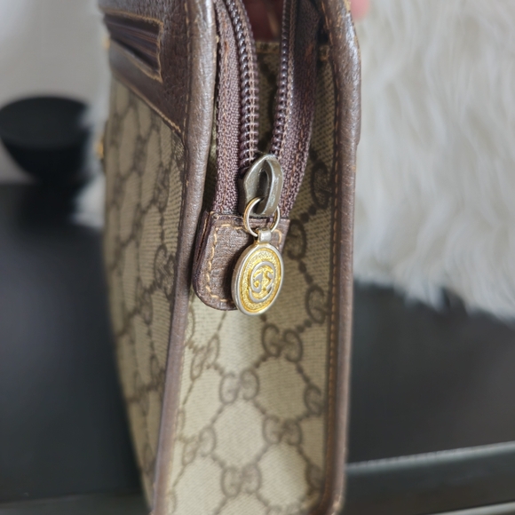 SOLD // Authentic Gucci vintage clutch - Picture 5 of 13